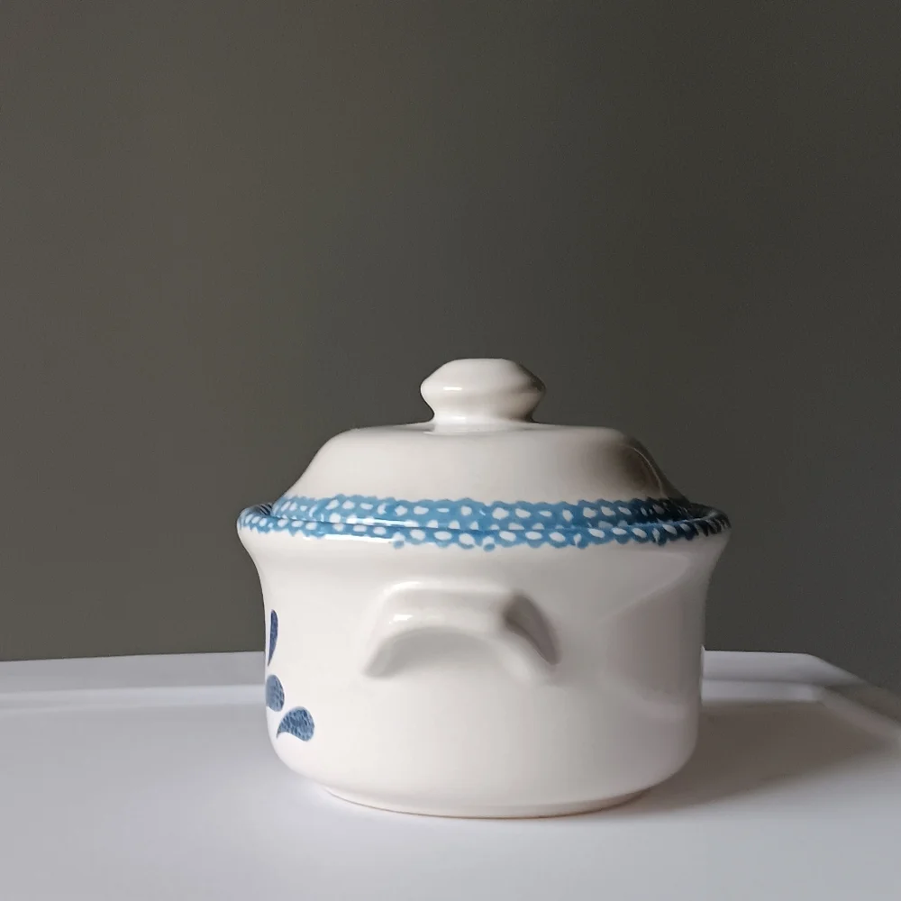 Vintage Corelle Blue Hearts Ceramic Crock with Lid Individual Blue White Sponge